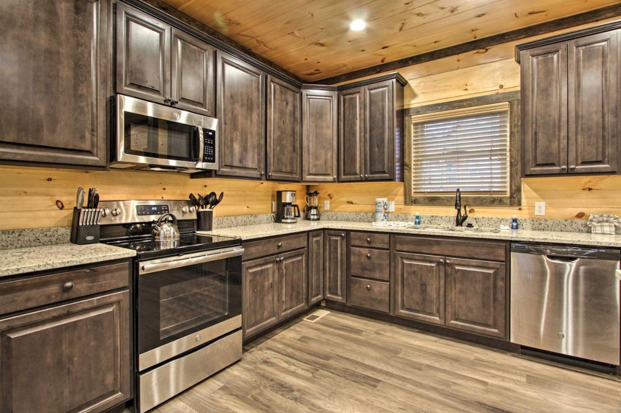 Luxe Cabin With Home Theater Less Than 2 Miles To Гатлинбург Экстерьер фото